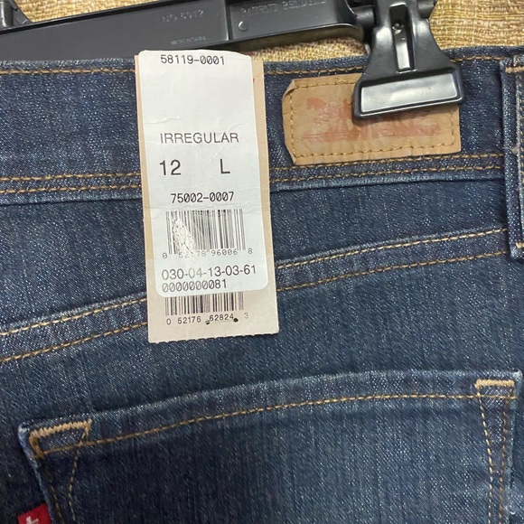 LEVIS WOMENS JEANS - Picture 3 of 4